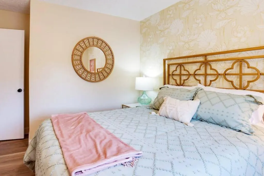 Holiday home Contemporary Stylish Home Btw Dwtn Savannah&Tybee!