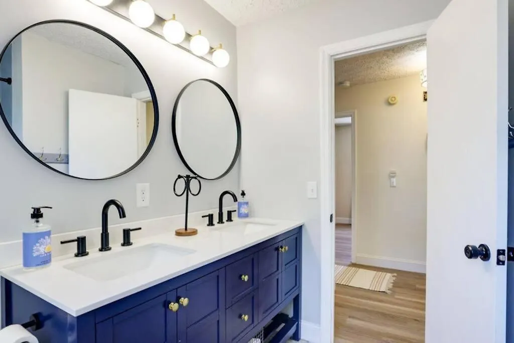 Holiday home Contemporary Stylish Home Btw Dwtn Savannah&Tybee!