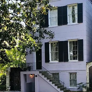 Holiday home Sojourn - Time Travelers Retreat 1853, Savannah