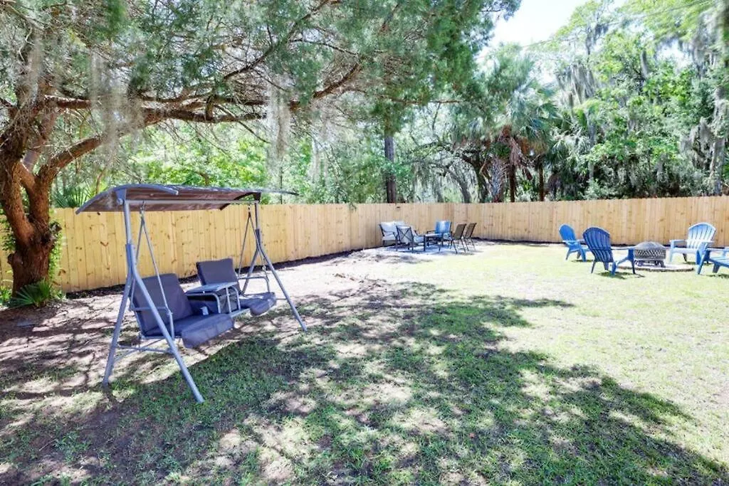 Contemporary Stylish Home Btw Dwtn Savannah&Tybee!