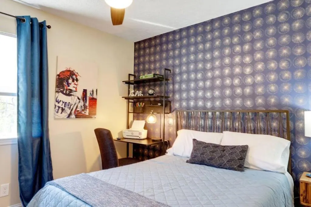 Holiday home Contemporary Stylish Home Btw Dwtn Savannah&Tybee!